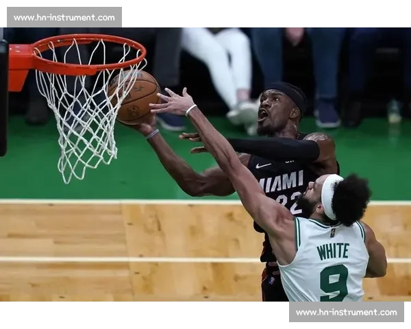 热火对阵凯尔特人第二场攻防博弈与系列赛走向解析关键时刻全面复盘